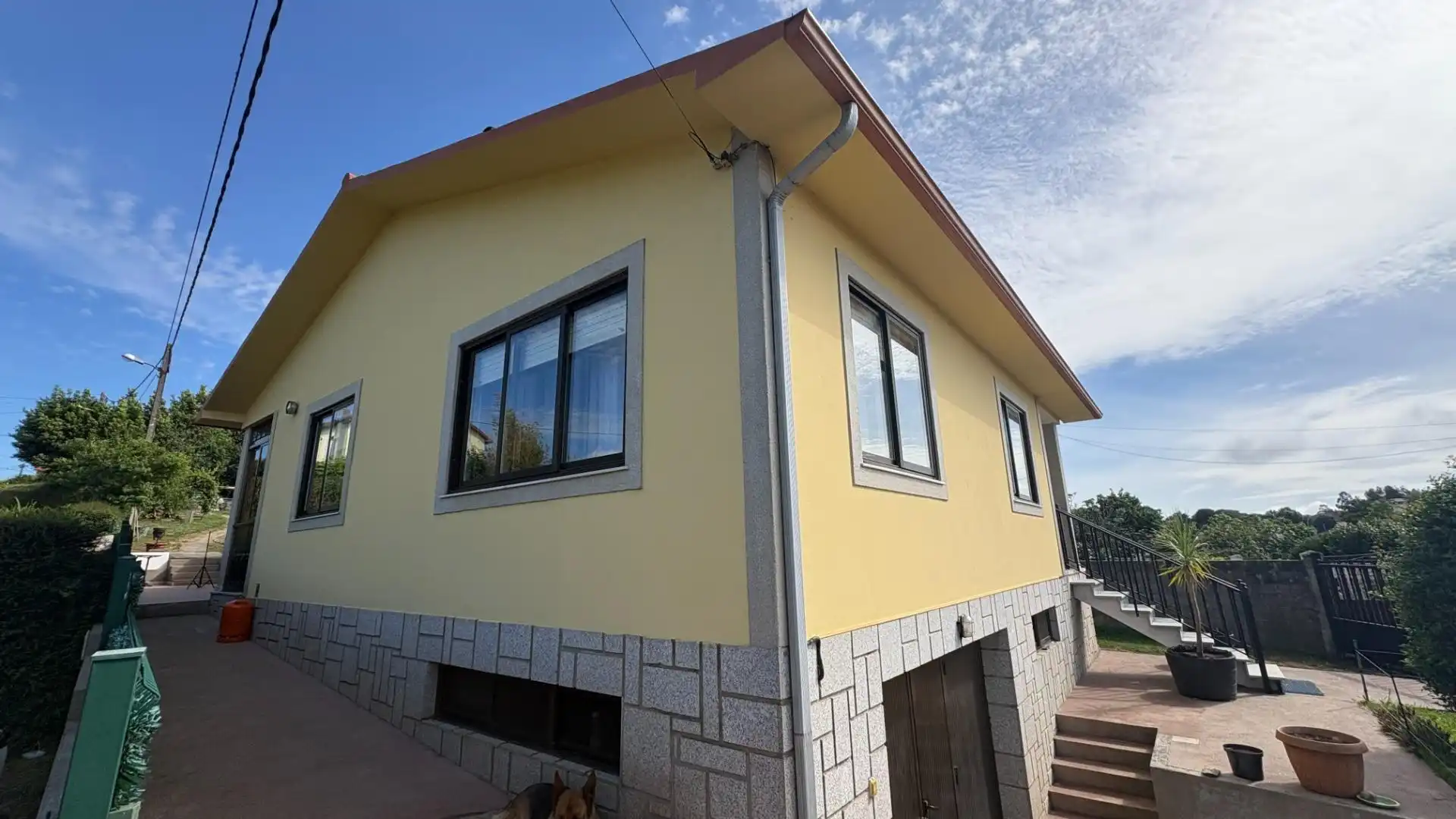 Vista exterior de Casa o xalet en venda en Mugardos amb Calefacció