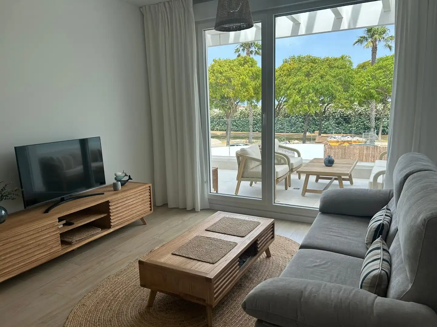 Sala d'estar de Apartament de lloguer en Chipiona amb Aire condicionat, Calefacció i Terrassa