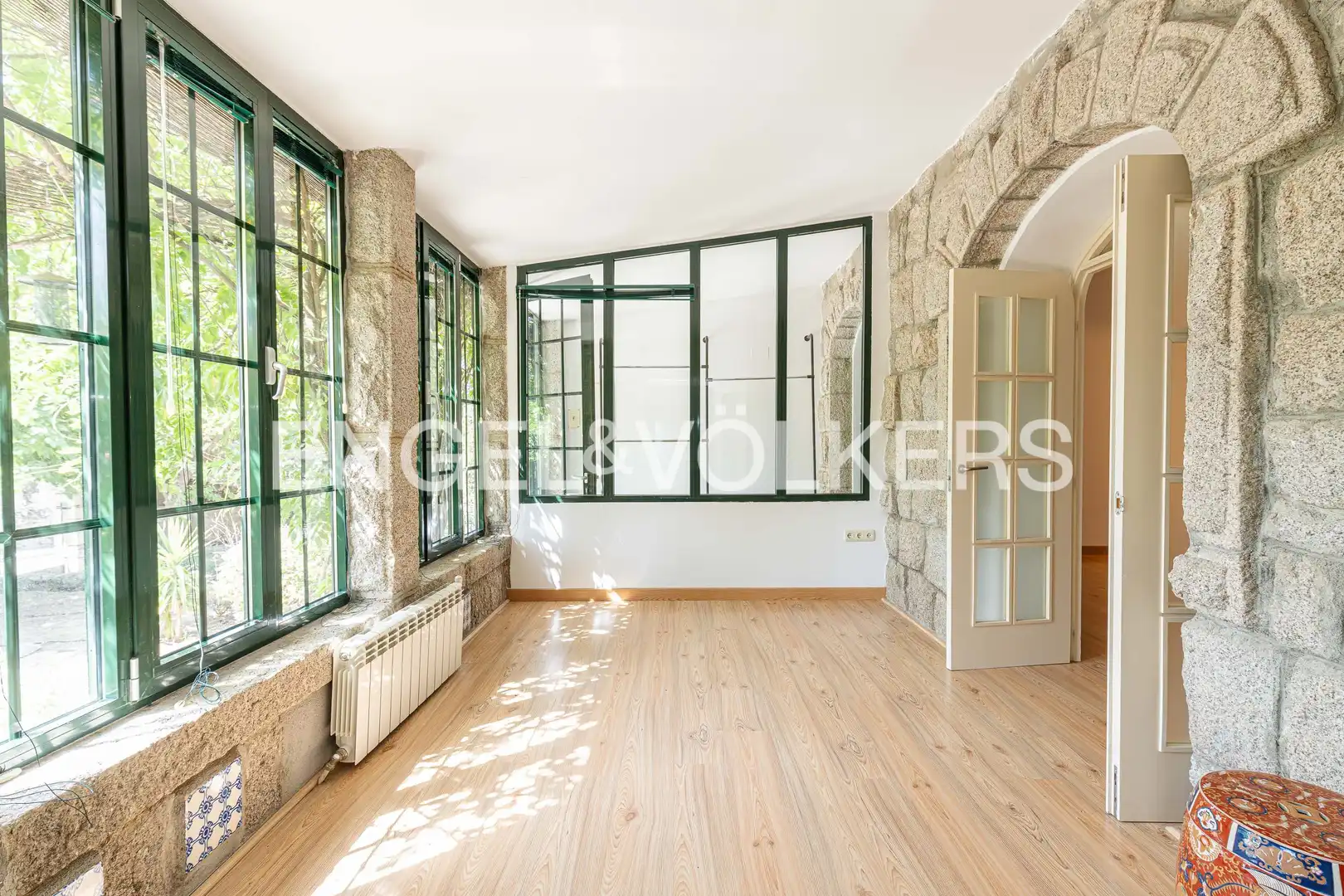 Vista exterior de Casa o xalet en venda en Hoyo de Manzanares amb Calefacció, Jardí privat i Terrassa