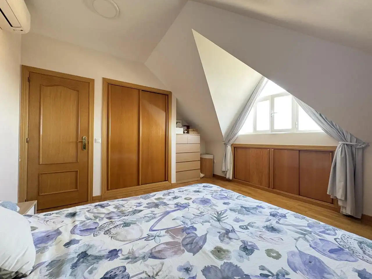 Schlafzimmer von Maisonette zur Miete in Torrelodones mit Klimaanlage, Heizung und Terrasse