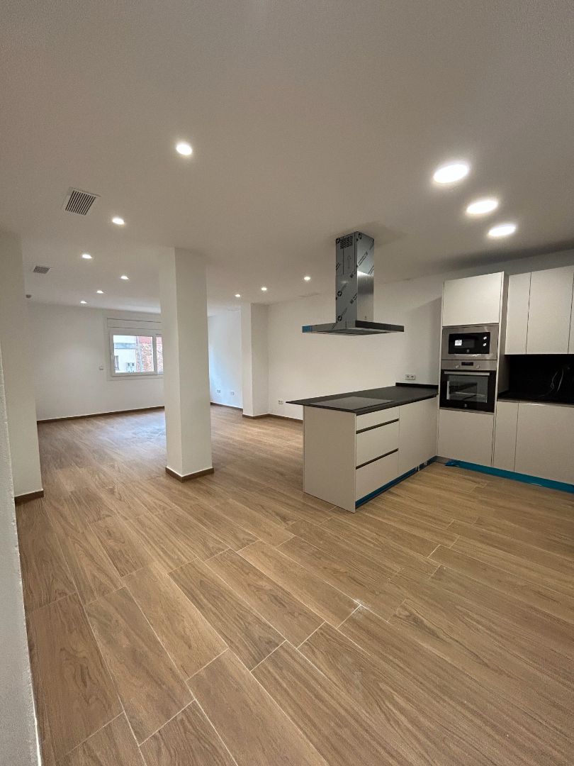 Cuina de Pis en venda en Figueres amb Aire condicionat, Calefacció i Parquet