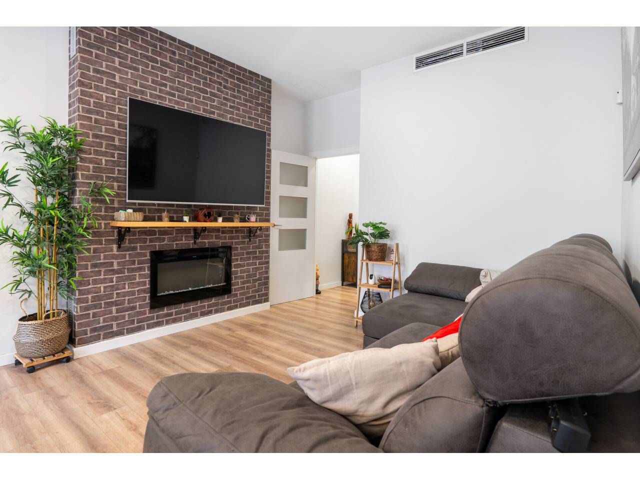 Living room of Single-family semi-detached for sale in Terrassa  with Air Conditioner, Heating and Private garden