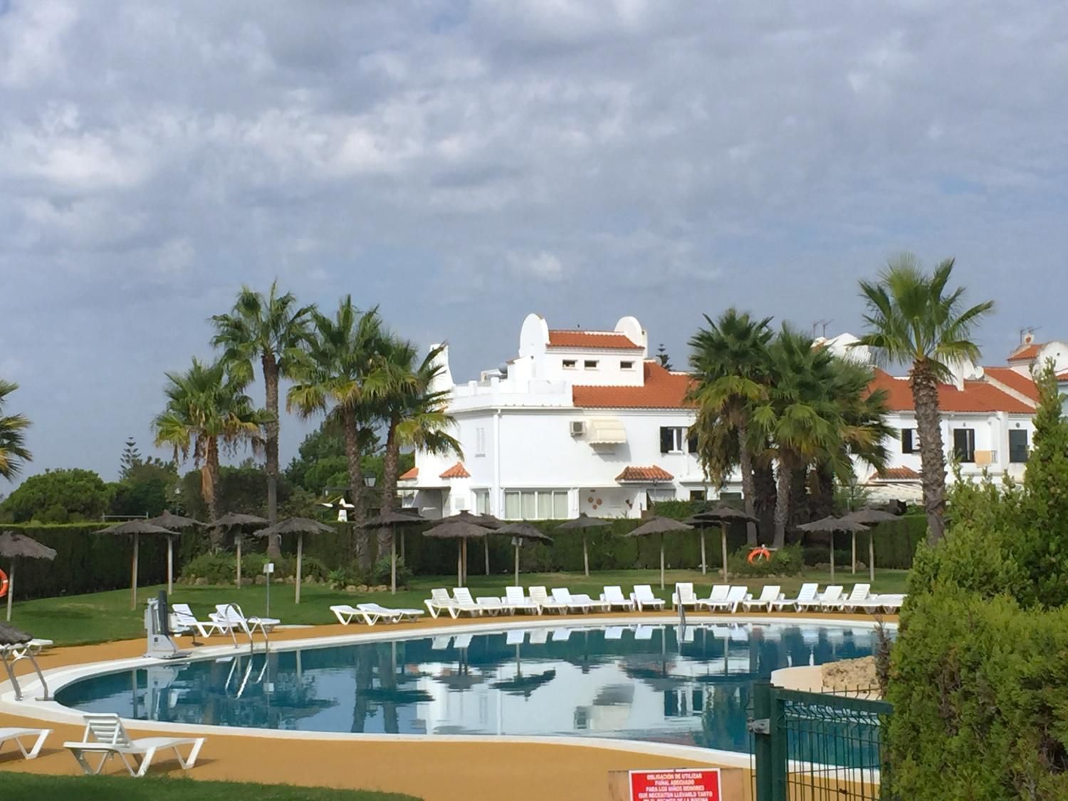 Piscina de Casa adosada en venda en El Rompido amb Moblat