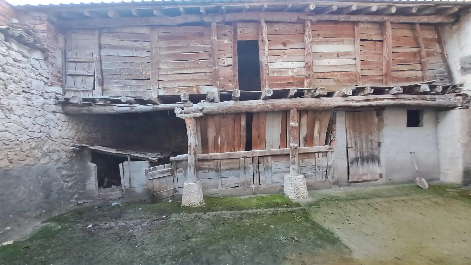 Exterior view of Houses for sale in Cuéllar  with Heating, Storage room and Furnished