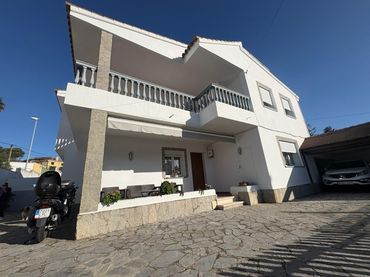 Villa zum Verkauf in Los Pinos