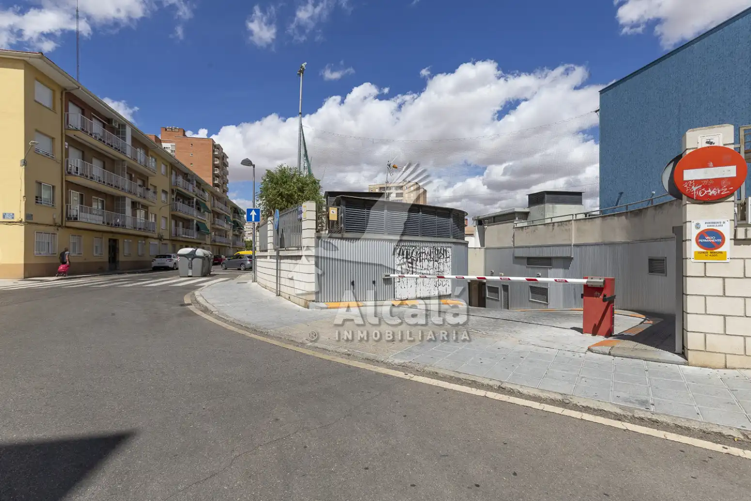 Außenansicht von Garage zum Verkauf in Guadalajara