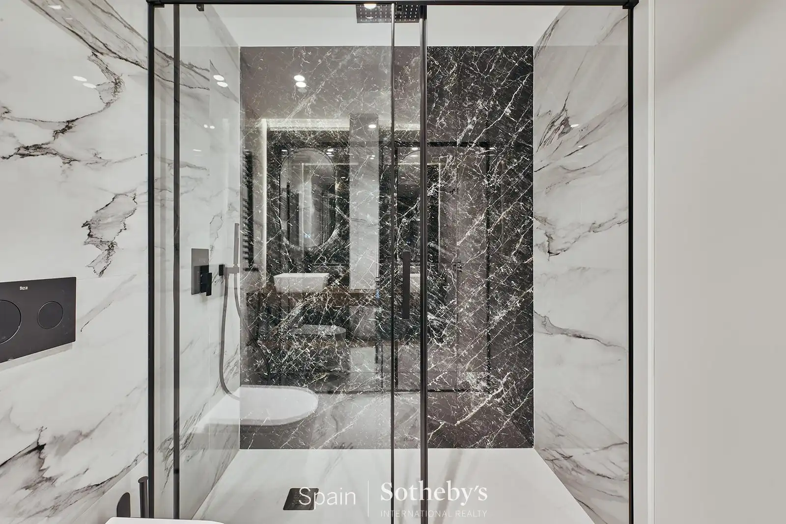 Badezimmer von Wohnungen zum Verkauf in Madrid mit Klimaanlage und Heizung