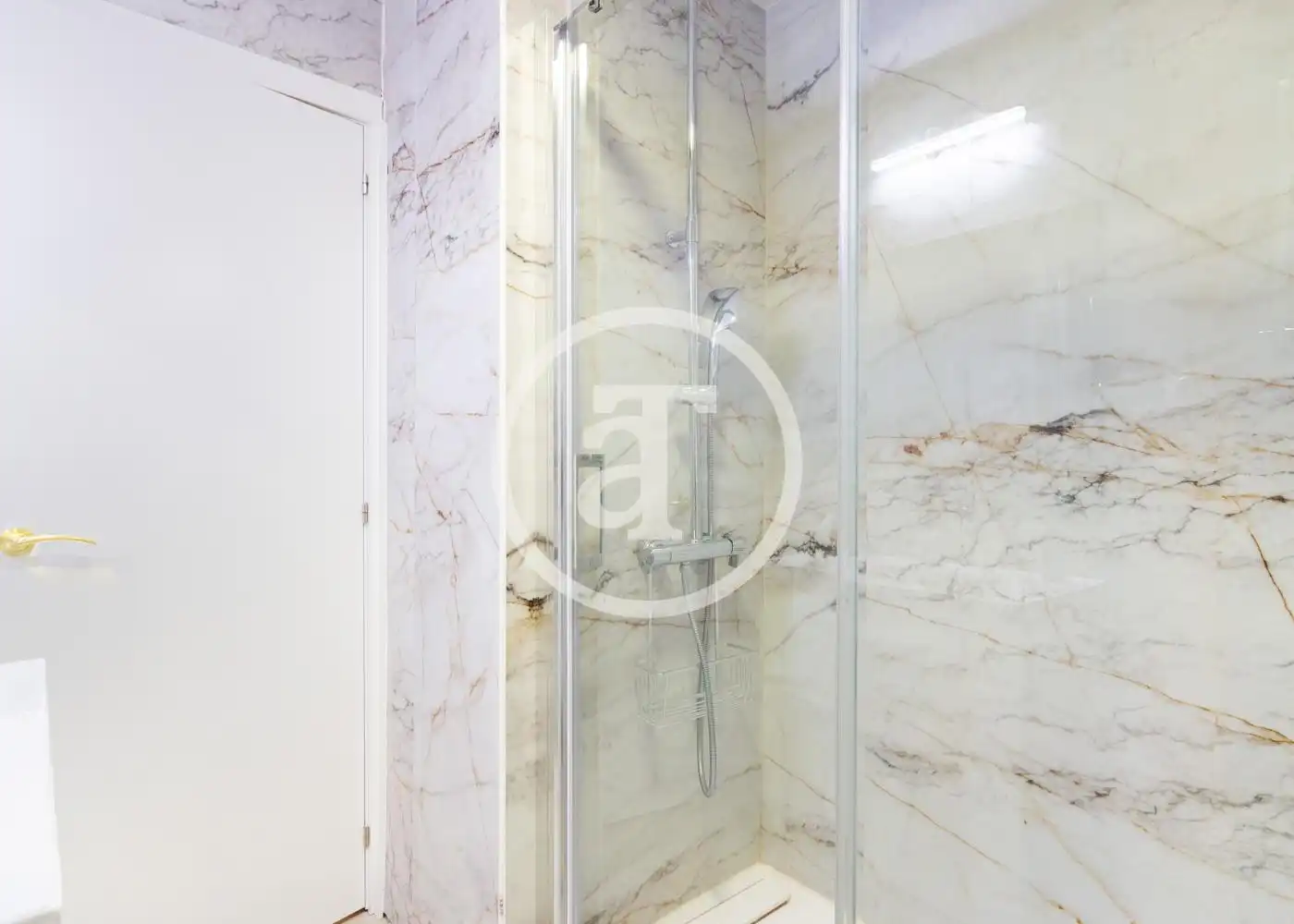 Bathroom of Flat for rent in Madrid  with Air Conditioner, Heating and Furnished