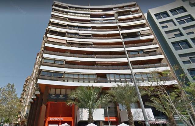 Piso en Venta en Plaza LUCEROS DE LOS en Ensanche - Diputación