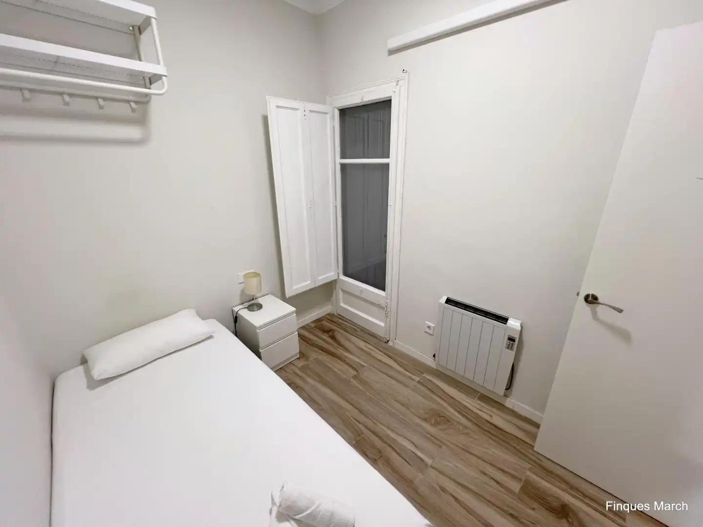 Habitación de Piso en venta en Barcelona con Aire acondicionado y Amueblado