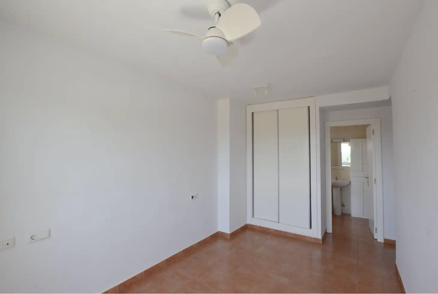 Schlafzimmer von Wohnung zur Miete in La Algaba mit Klimaanlage, Terrasse und Schwimmbad