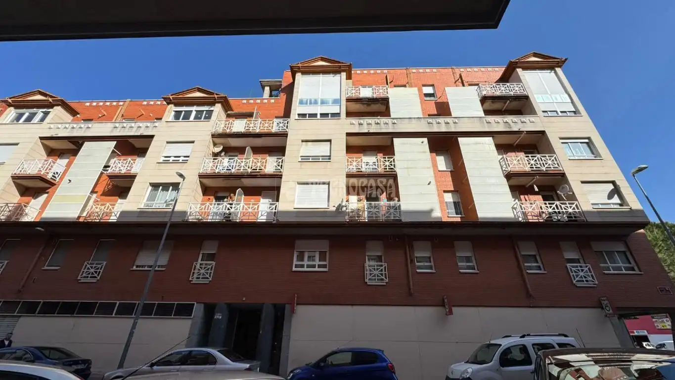 Außenansicht von Wohnung zum Verkauf in Palencia Capital mit Heizung, Parkett und Terrasse