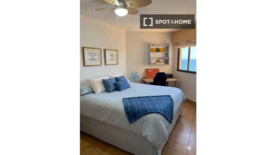 Dormitori de Apartament per a compartir en Almuñécar amb Aire condicionat, Terrassa i Moblat