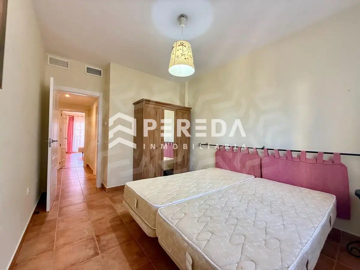 Dormitori de Apartament en venda en Roquetas de Mar amb Piscina comunitària