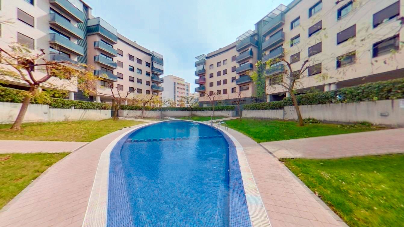 Piscina de Piso en venta en  Valencia Capital con Aire acondicionado, Jardín privado y Trastero