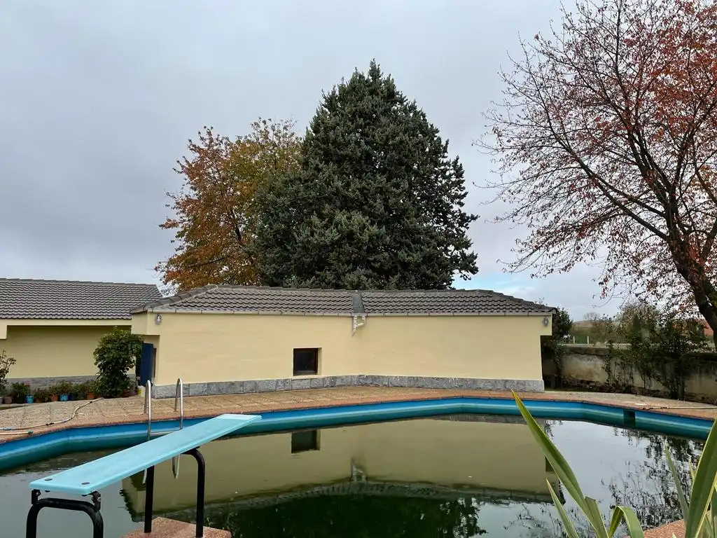 Piscina de Casa o xalet en venda en Castañares de Rioja amb Calefacció, Jardí privat i Parquet