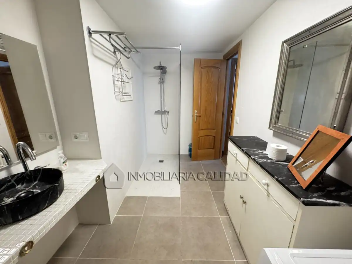 Bathroom of Flat for rent in Burgos  with Heating, Furnished and Pets allowed