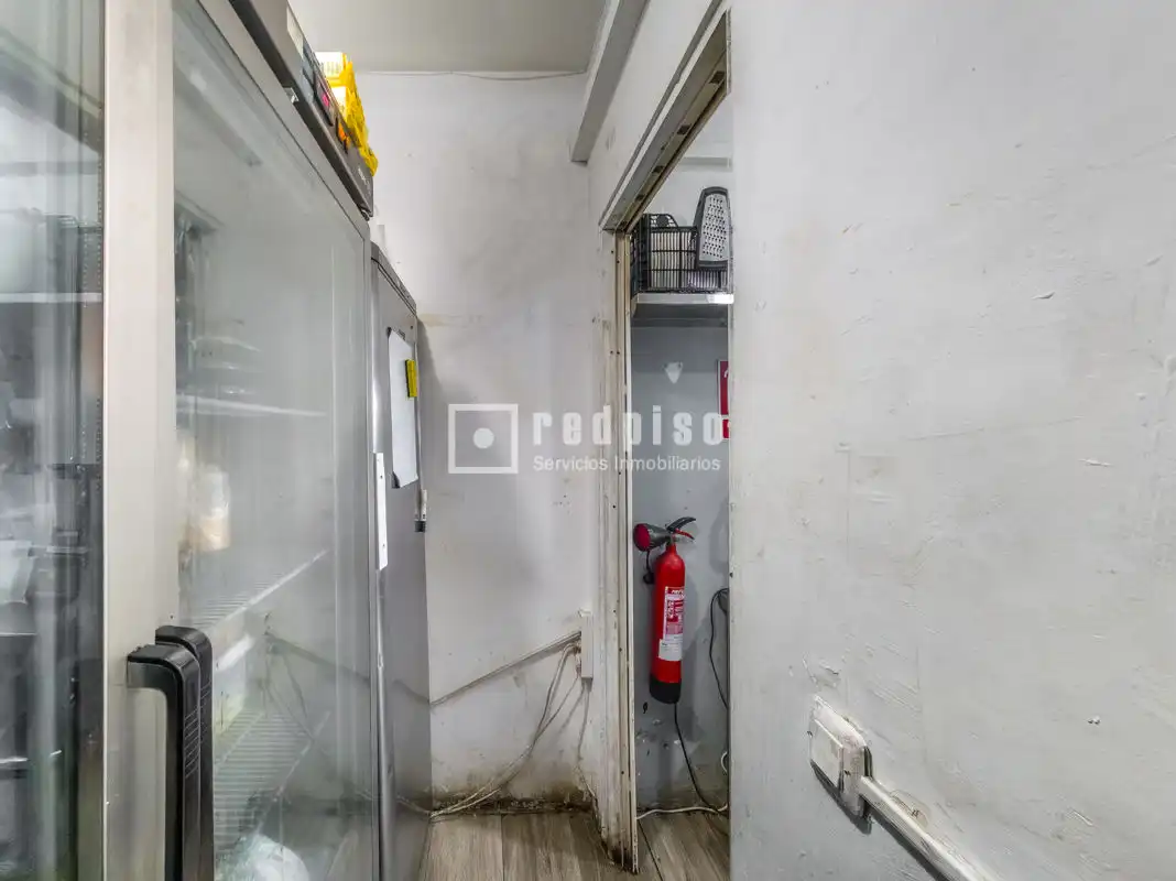 Cocina de Local en venta en Madrid