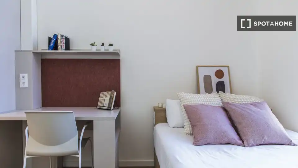 Room in El Besós i el Maresme