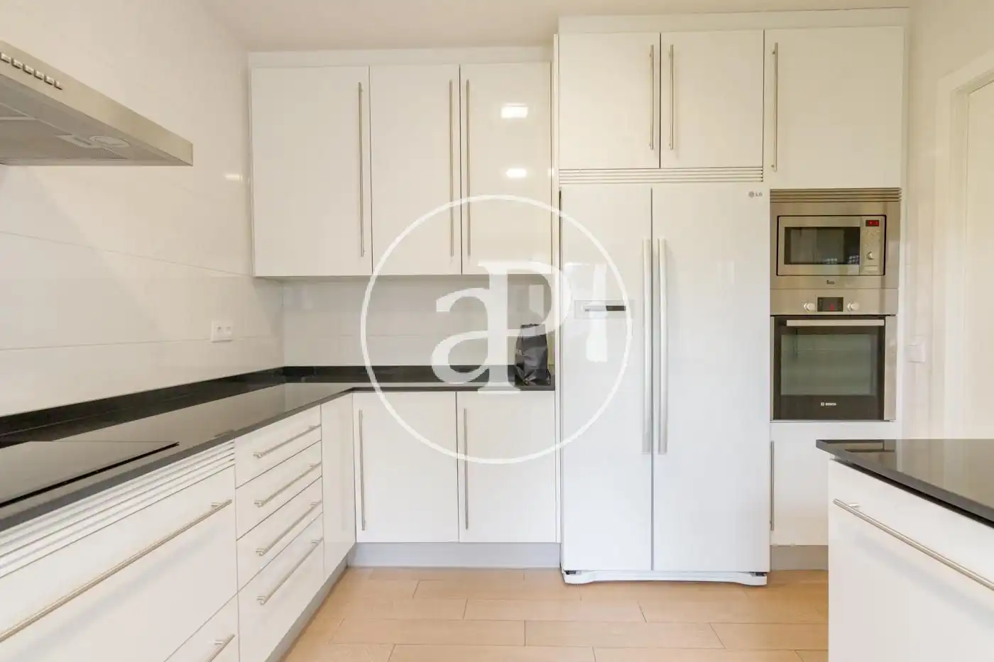 Cocina de Piso de alquiler en Madrid con Aire acondicionado, Calefacción y Jardín privado