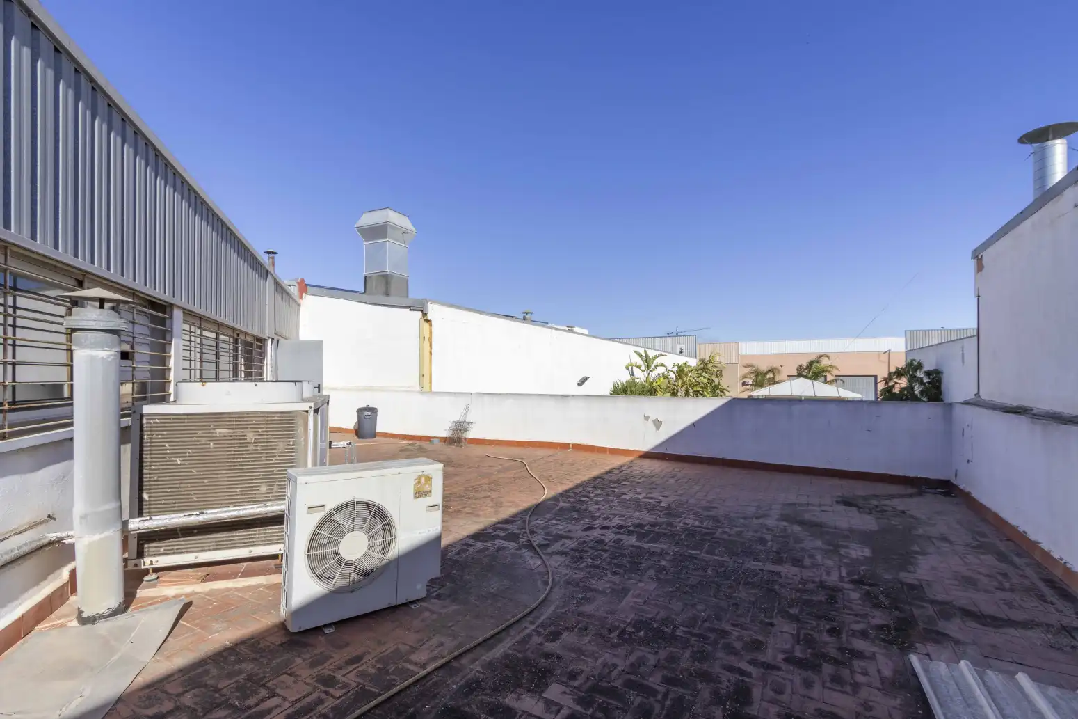 Terrasse von Fabrikhallen zum Verkauf in Foios