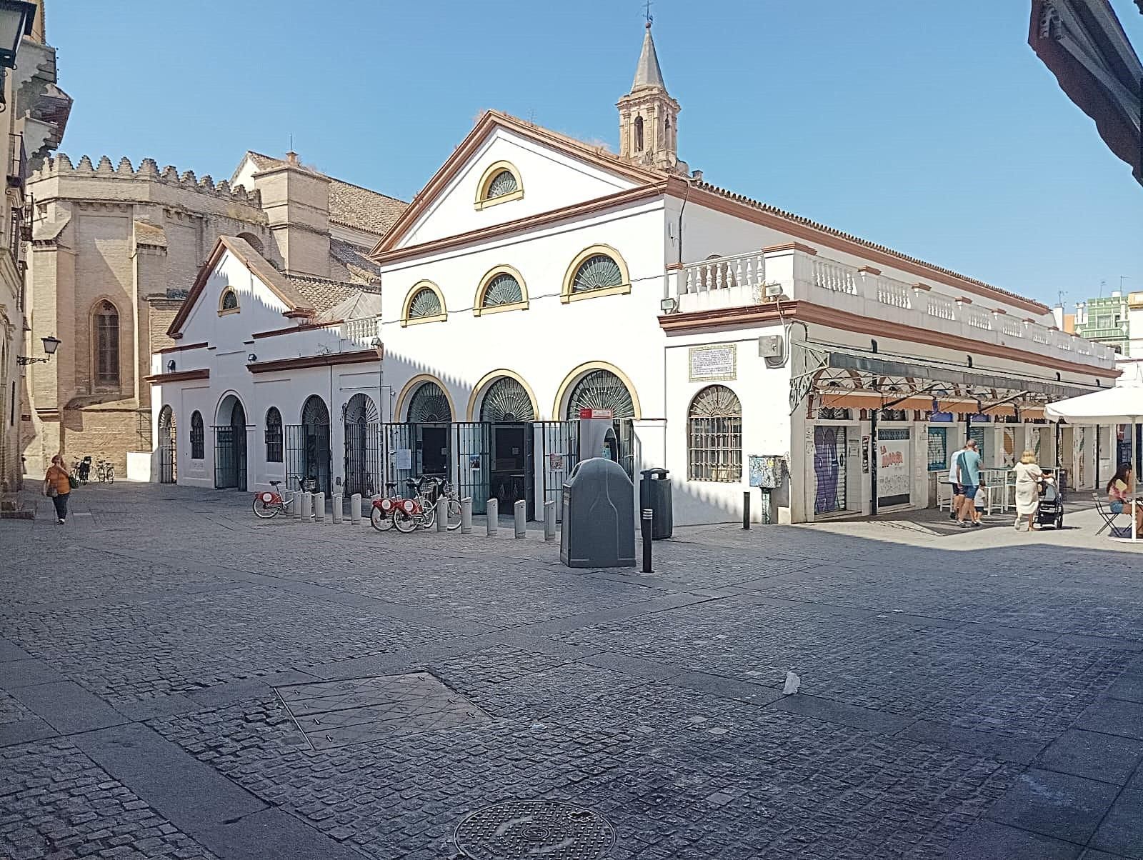 Exterior view of Building for sale in  Sevilla Capital