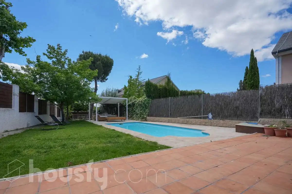 Piscina de Casa o xalet en venda en Pozuelo de Alarcón amb Aire condicionat, Calefacció i Jardí privat