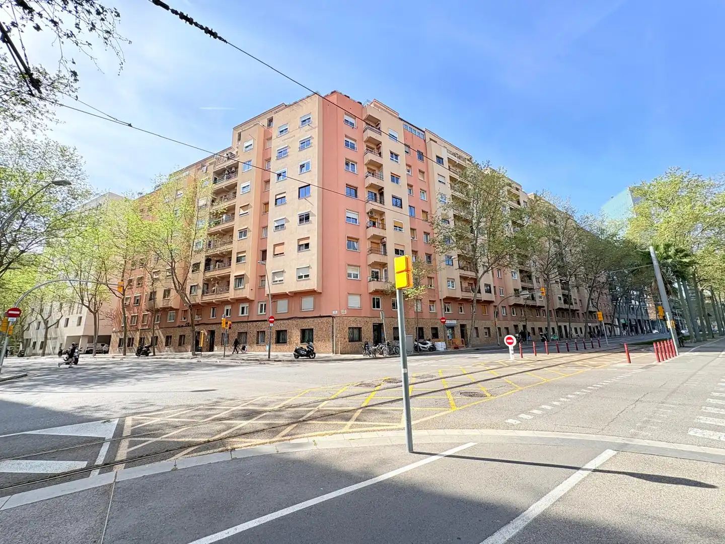 Vista exterior de Pis en venda en  Barcelona Capital amb Calefacció i Parquet