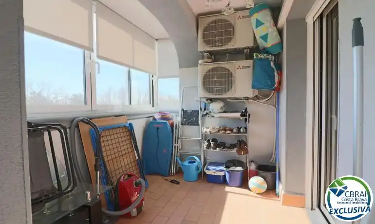 Piscina de Apartamento en venta en Empuriabrava con Calefacción, Jardín privado y Piscina comunitaria