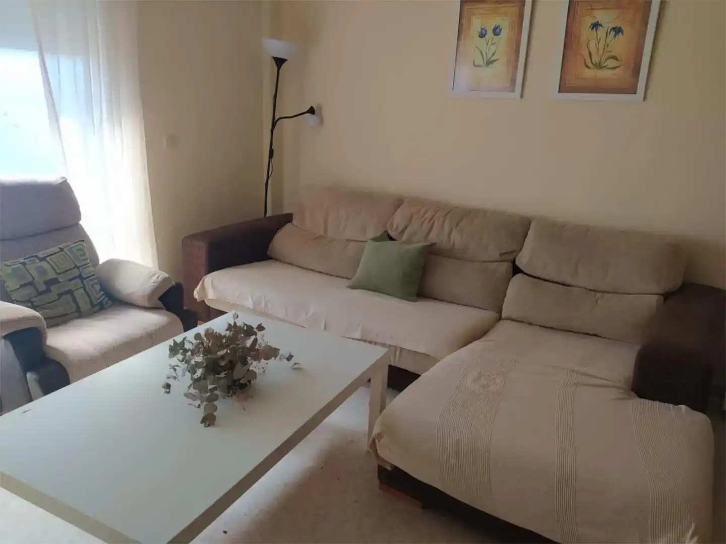 Sala d'estar de Pis de lloguer en Benalup-Casas Viejas amb Moblat i Balcó