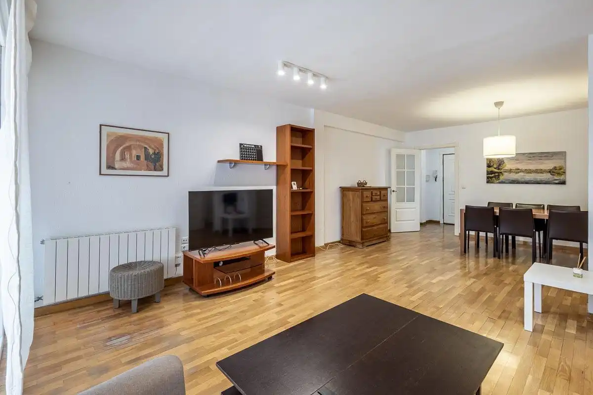Flat with lift to rent in Genil, imagen 2