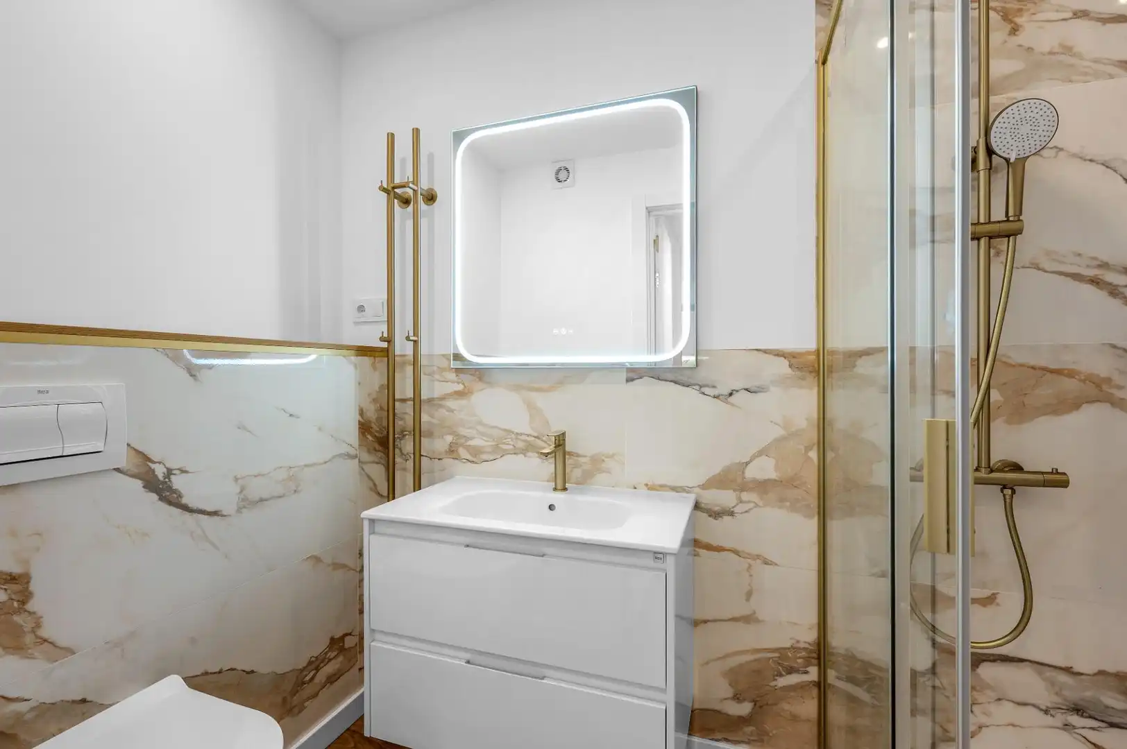 Baño de Piso en venta en Torrevieja con Terraza, Piscina y Piscina comunitaria