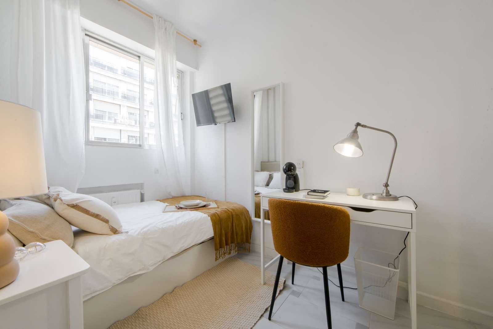 Bedroom of Flat to share in  Madrid Capital  with Air Conditioner, Heating and Terrace