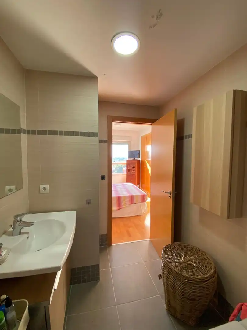 Bathroom of Flat for sale in Mislata  with Air Conditioner, Private garden and Parquet flooring