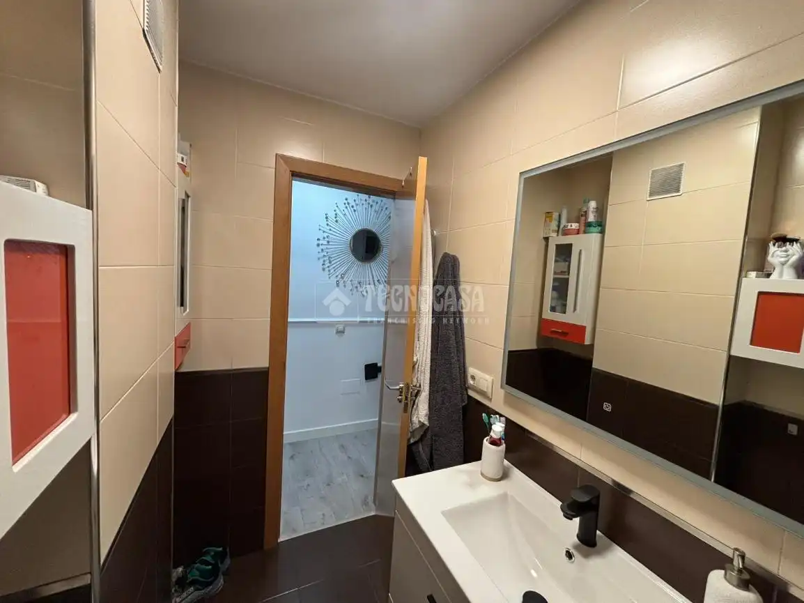 Baño de Piso en venta en Mengíbar con Aire acondicionado y Parquet