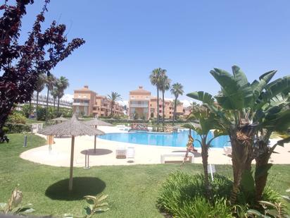 Piscina de Apartament de lloguer en Islantilla amb Terrassa