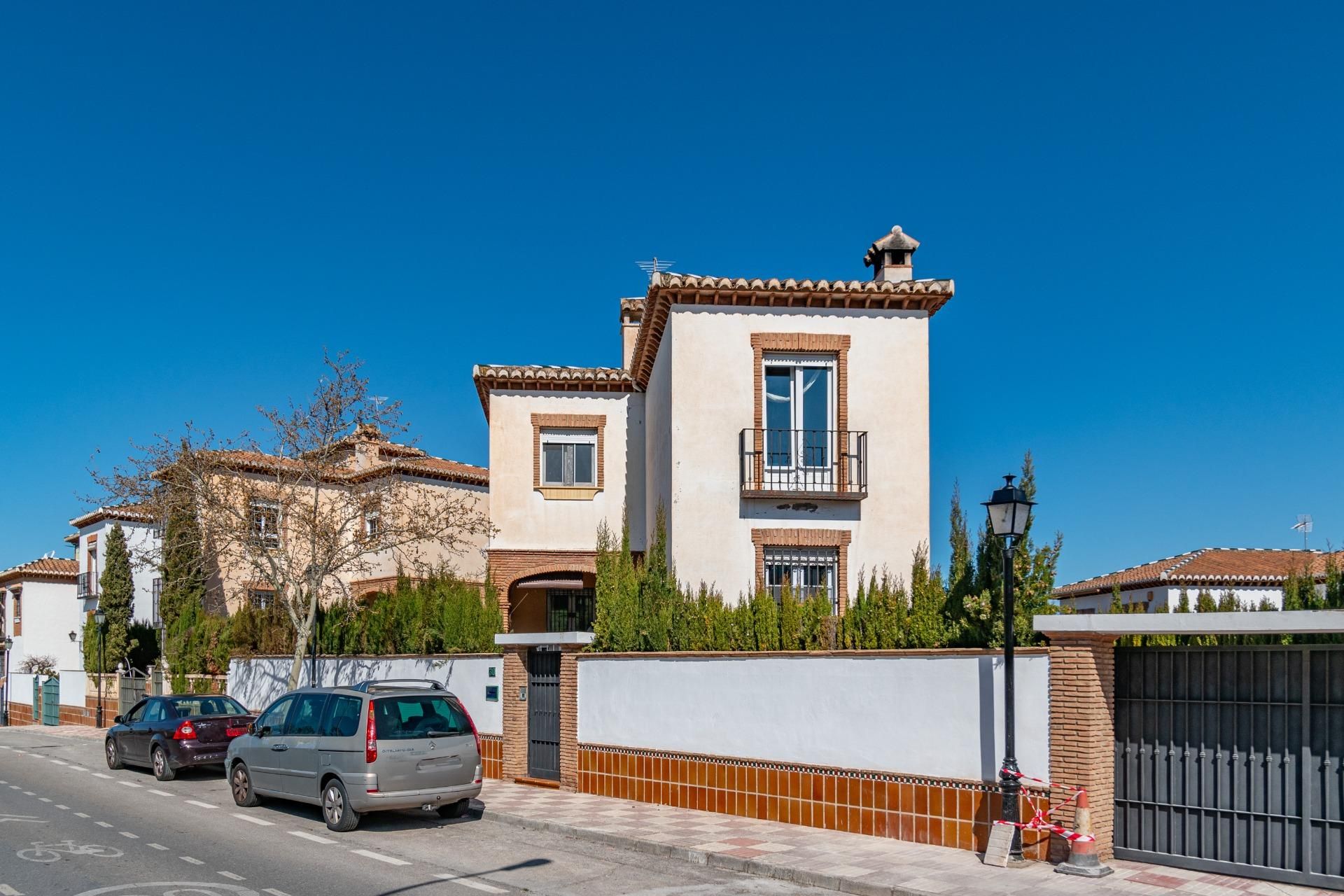 Vista exterior de Casa o xalet en venda en La Zubia amb Calefacció, Jardí privat i Traster