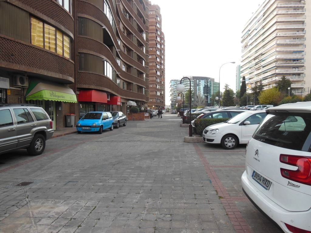 Aparcament de Pis en venda en  Madrid Capital amb Balcó i Piscina comunitària