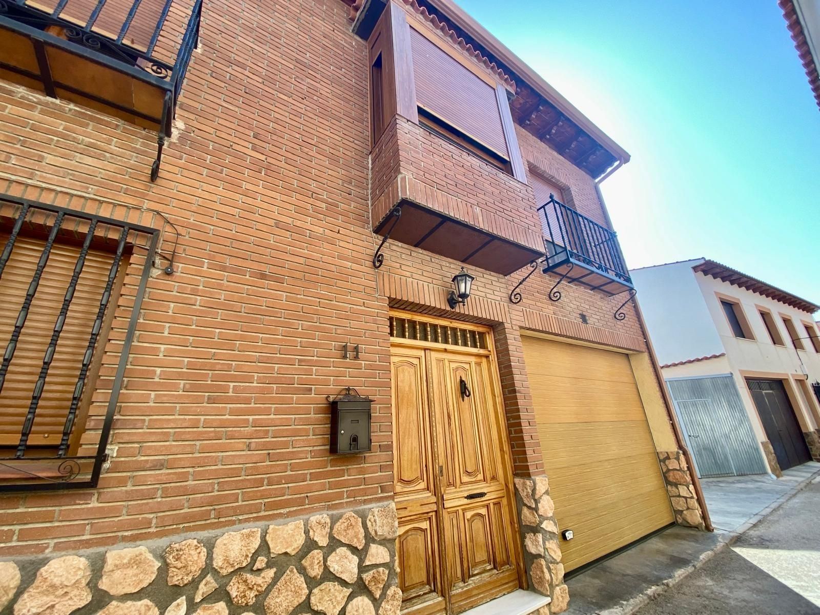 Vista exterior de Finca rústica en venda en Dosbarrios amb Aire condicionat, Calefacció i Terrassa