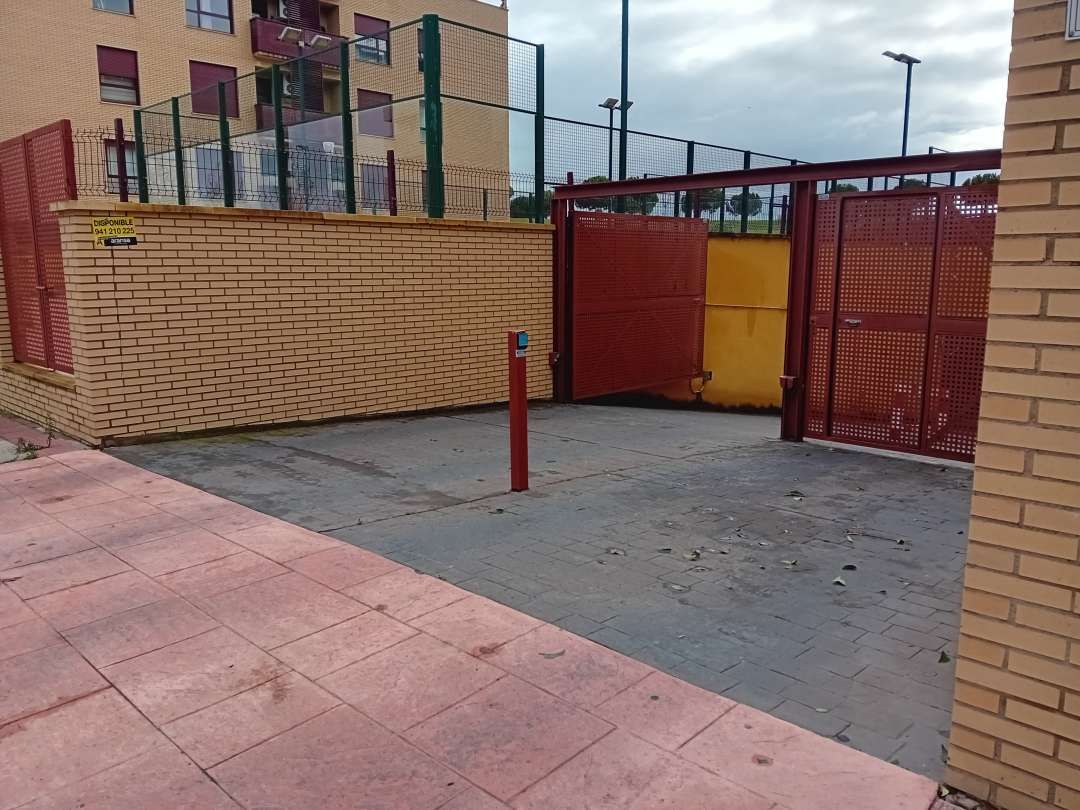 Garage to rent in Calle Gran Bretaña, 1, Portillejo - Valdegastea