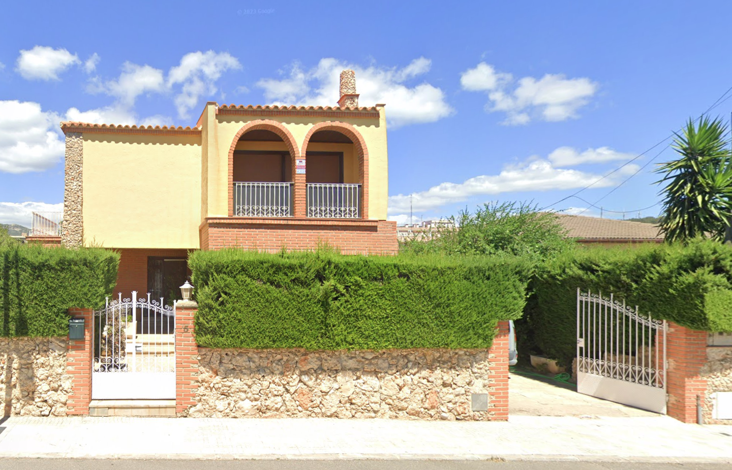 Vista exterior de Casa o xalet en venda en La Sénia amb Aire condicionat, Jardí privat i Terrassa