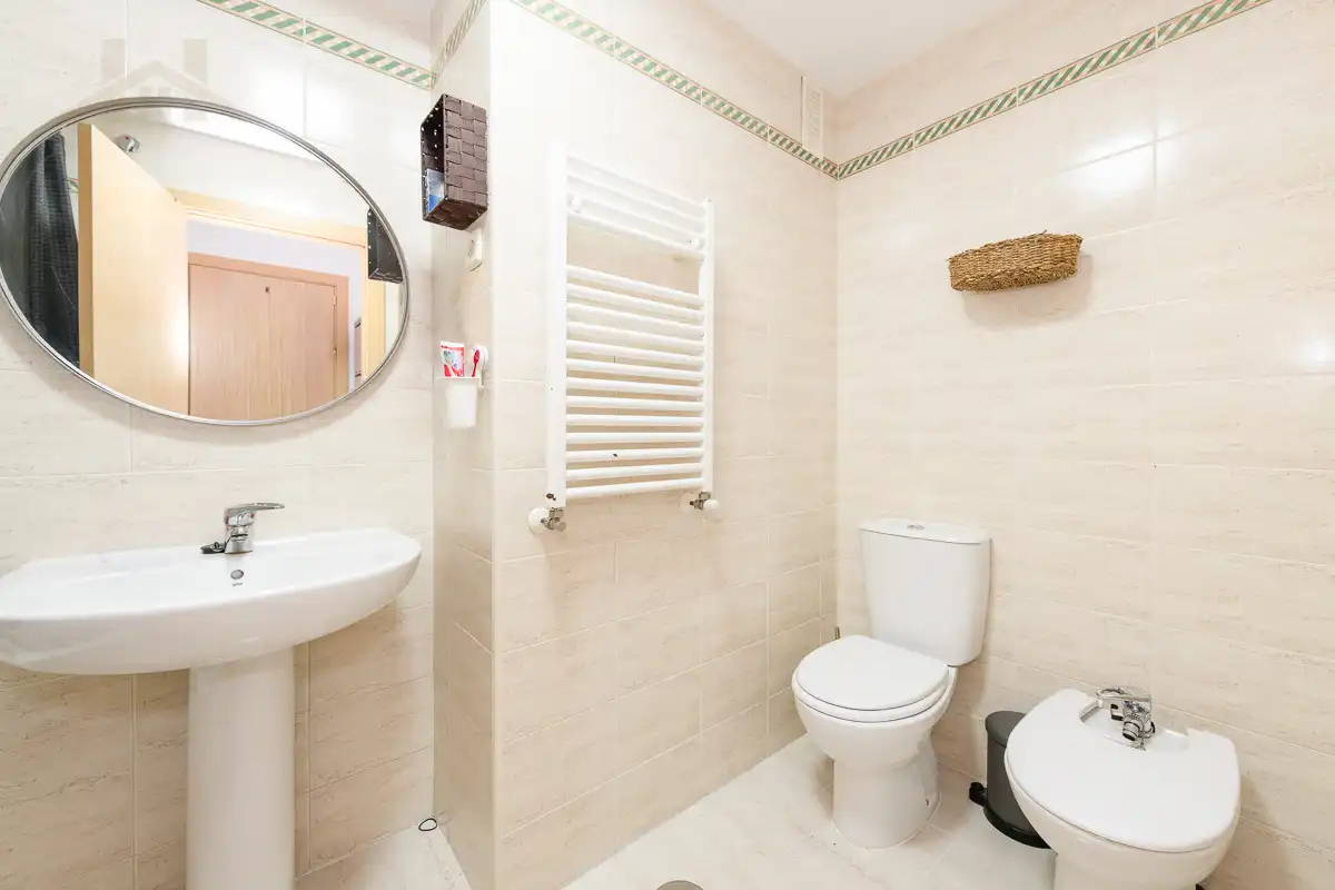 Bathroom of Flat for sale in Torrejón de Ardoz  with Air Conditioner, Heating and Storage room