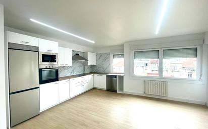 Kitchen of Flat for sale in Vigo 