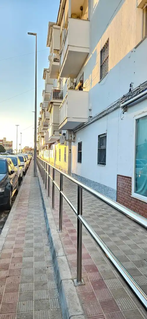 Vista exterior de Piso en venta en Dos Hermanas con Aire acondicionado, Calefacción y Terraza