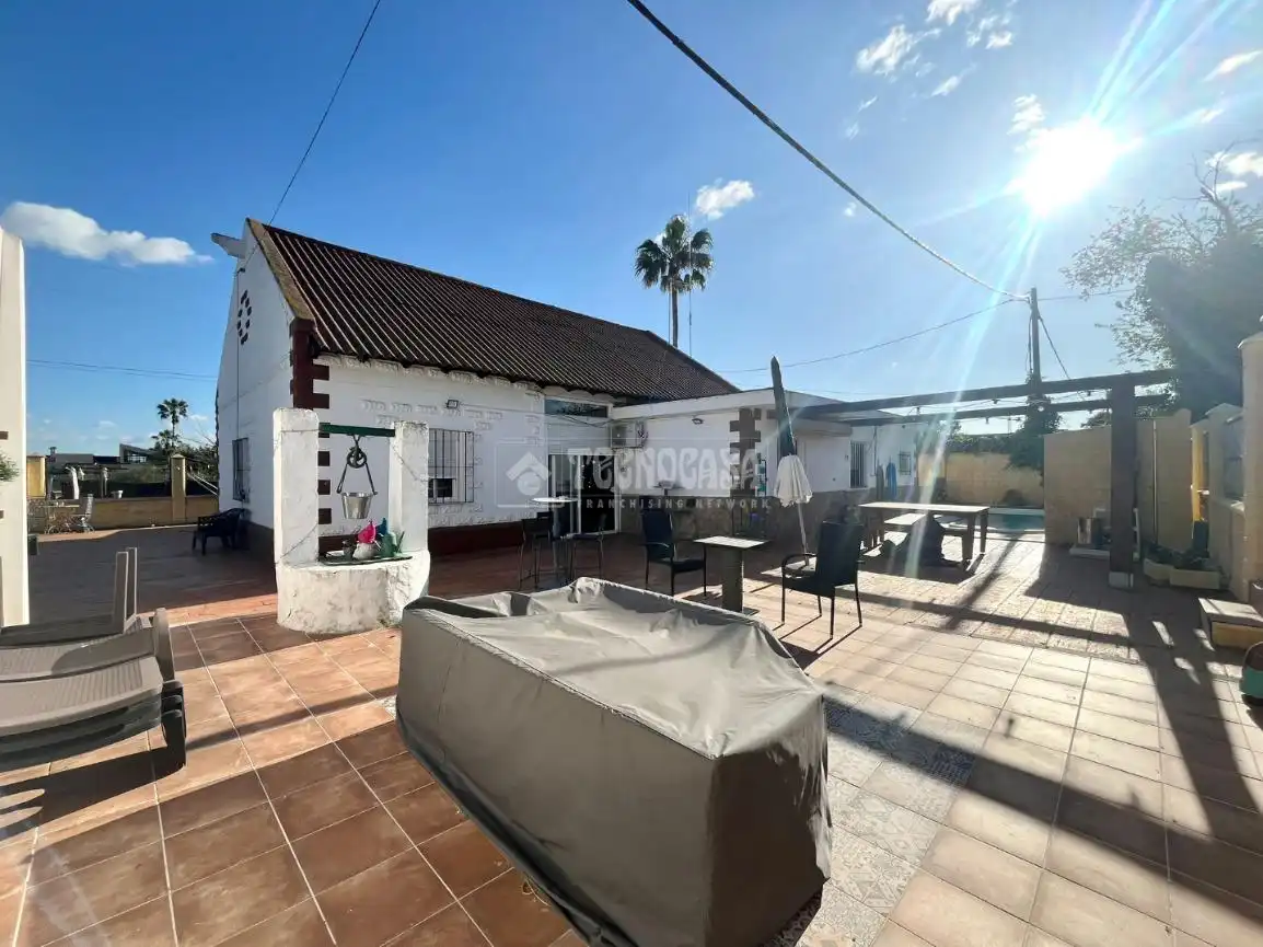 Exterior view of Houses for sale in Jerez de la Frontera