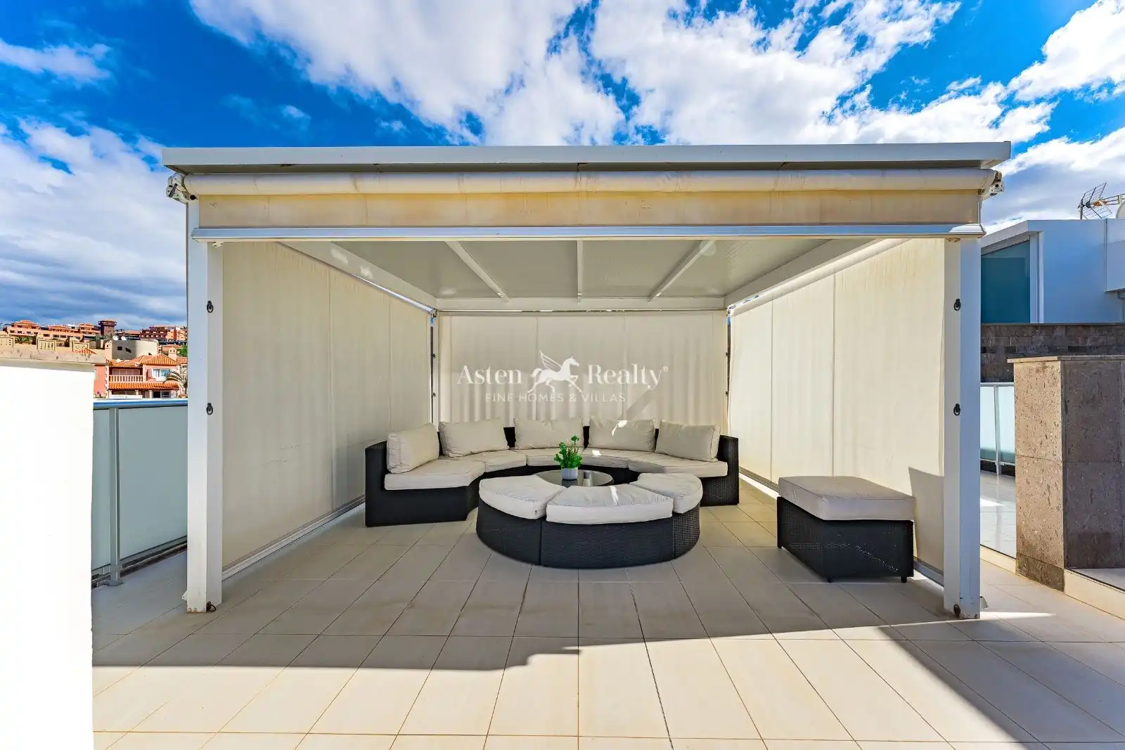 House with pool for sale in Londres, imagen 37