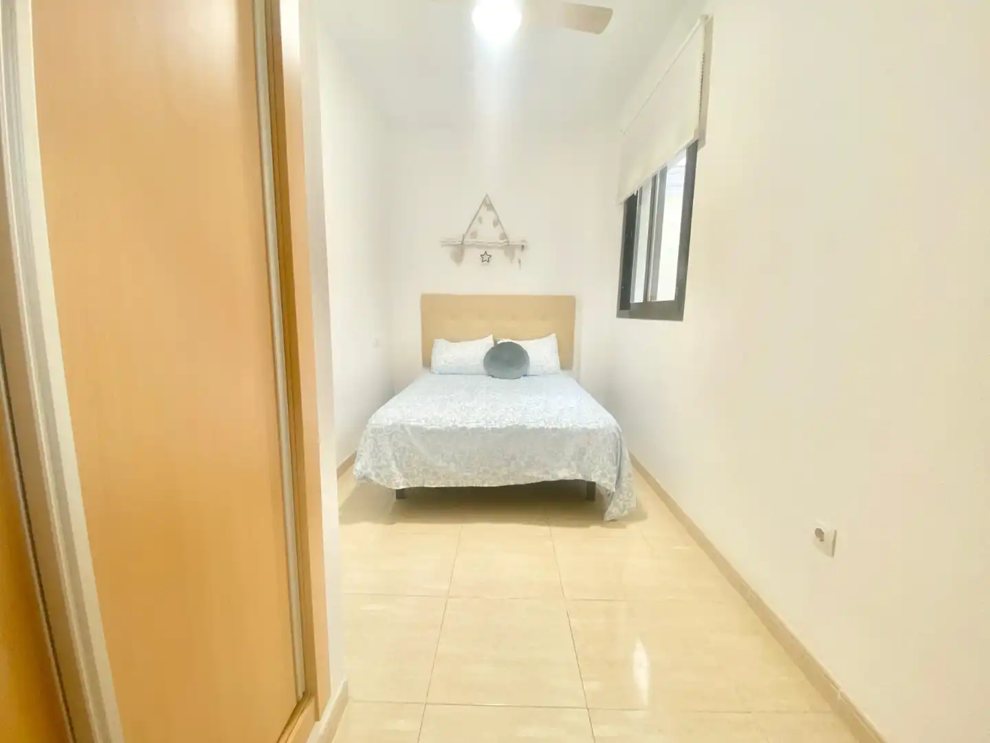 Dormitori de Apartament de lloguer en El Campello amb Piscina, Moblat i Rentadora