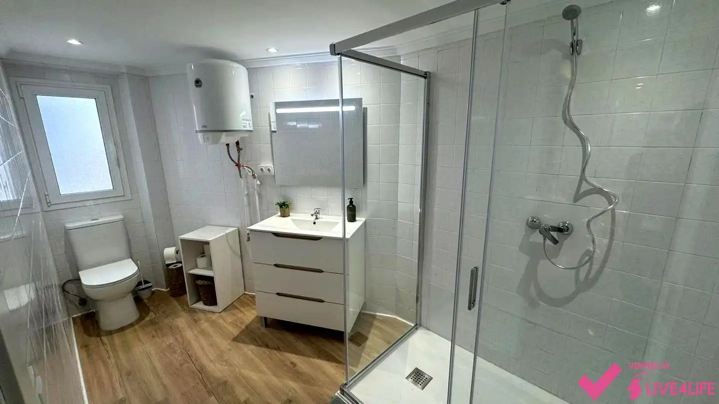 Baño de Piso para compartir en Valencia con Calefacción y Amueblado