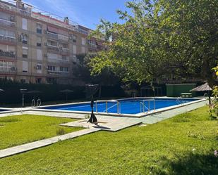 Piscina de Pis de lloguer en Alicante / Alacant amb Aire condicionat, Jardí privat i Piscina comunitària