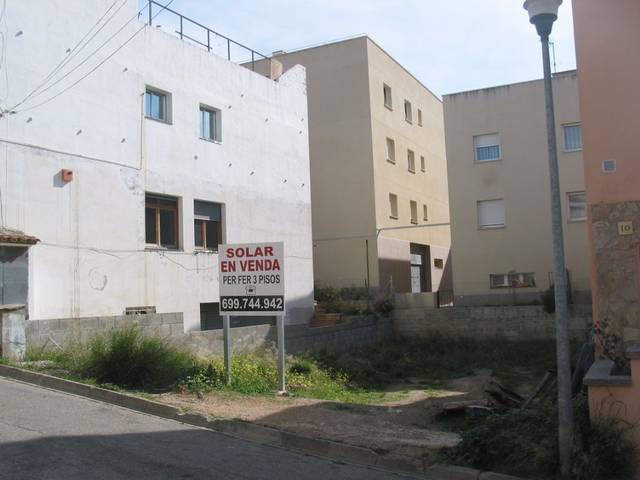 Terreno residencial en Venta en Carrer Besalú, 12 en El Colomer - La Bateria - La Coma